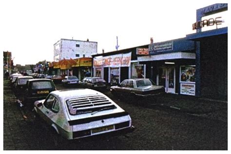 Straatbeeld Gedempte Molenwijk in 1989 met auto's