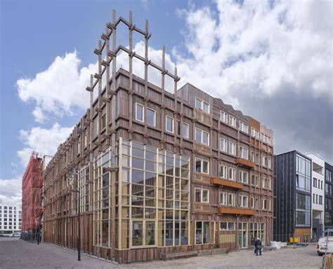 Foto: Warren in Amsterdam als voorbeeld van houtbouwarchitectuur