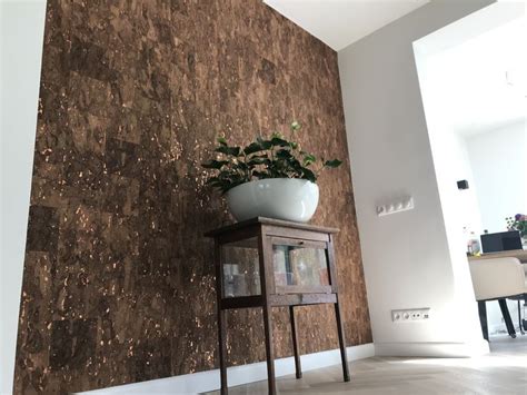 Detailfoto van de textuur van het ÉLITIS Ècorce behang met kurk en metallic effecten