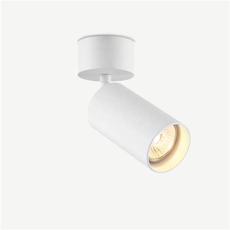 Overzicht van een witte, opbouw LED spot met GU10 fitting en 360 graden draaimogelijkheid