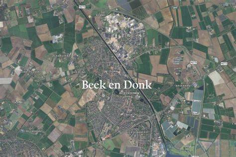 Infographic: Tijdlijn zwembadin Beek en Donk en toekomstige scenarios