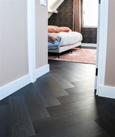 Stile Floors assortiment donkere vloeren infographic