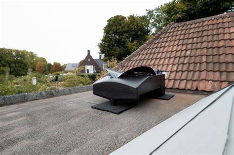 WeHeat Blackbird op plat dak: compacte, nauwelijks zichtbare unit