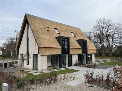 Tabel met richtprijzen voor rieten daken inclusief BTW en nokvorst.