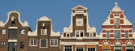 Infographic: Overzicht van Amsterdamse gevelstijlen (trap-, hals-, klok-, tuit-, en lijstgevels) met kenmerkende elementen