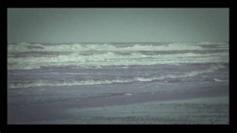 Satellietbeelden en meetpunten van golven langs de Noordzee