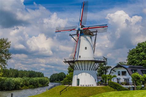 Artistieke impressie van de molen 'De Vlinder' gebaseerd op archeologische vondsten