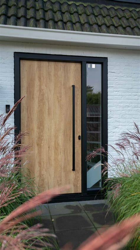 Vergelijking stijlen: kunststof deuren met glas, houtlook en aluminium look