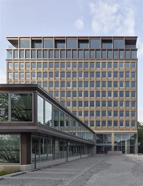 Artistieke impressie van het getransformeerde kantoorgebouw met nieuwe gevels en balkons