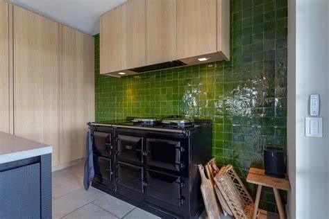Foto: voorbeeldindeling van wandtegels met visgraataccent