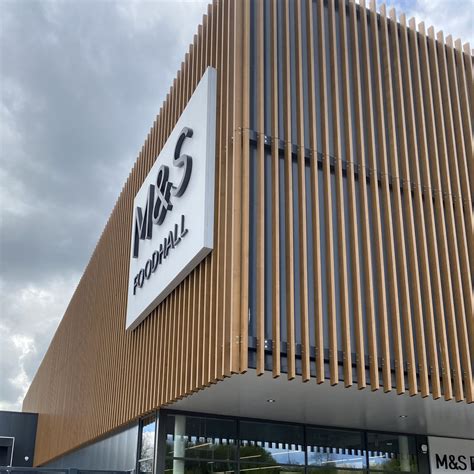 Foto van de Marks and Spencer food hall in Ashby de la Zouch met Accoya houten gevelbekleding