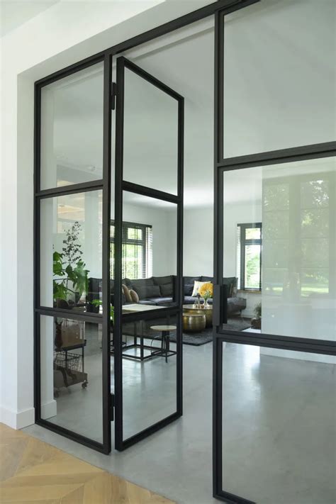 Schema dat de verschillende typen deuren (dubbele deuren, deuren met zijlicht, taatsdeuren) en hun kenmerken visualiseert.