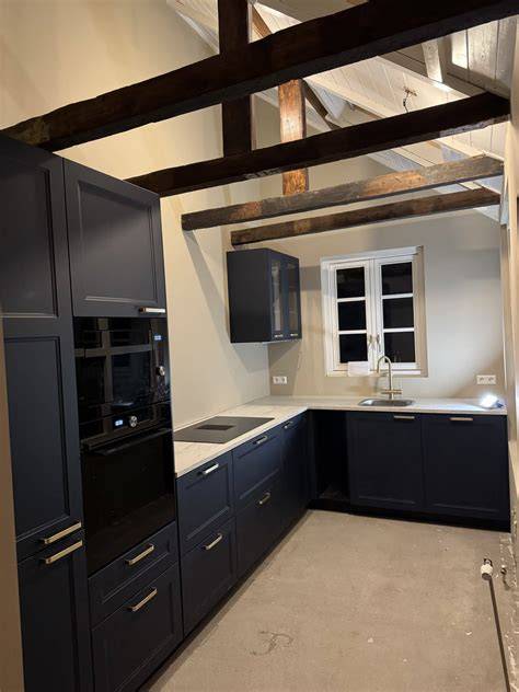 Fotoreeks: montage van Ikea-keuken (opleggen, ophangen, afstellen)