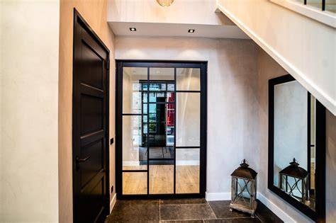 Foto: Voorbeeld van steel look deuren in een interieur