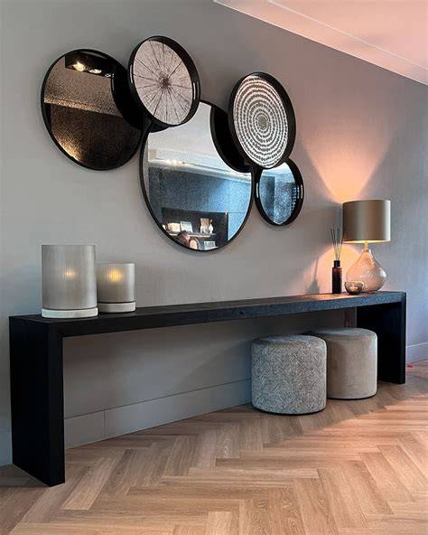 Showroombeeld: halinrichting met Sidetable en spiegels