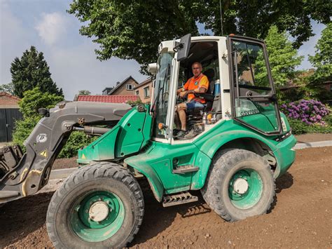 Foto: praktijksessie met een 9 meter messenbalk gemonteerd op een shovel