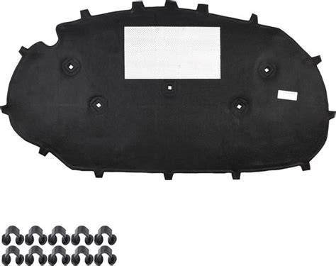Vooraanzicht Fiat 500 motorruimte met isolatiemateriaal