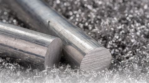 Illustratie van verschillende toepassingen van aluminium hoekprofielen, zoals in meubels, kaders en bescherming van hoeken