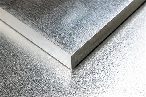 Gegoten aluminium deurrooster met klassiek patroon voor een herenhuisvoordeur