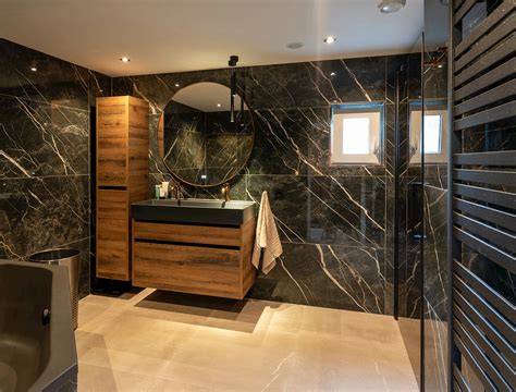 Afbeelding van hotel chic badkamerstijl met marmerlook