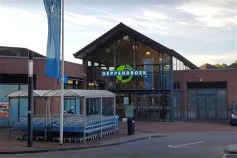 kaart: ligging Winkelcentrum Deppenbroek in Enschede en directe bereikbaarheid (parkeerplaats, ingangspunten)