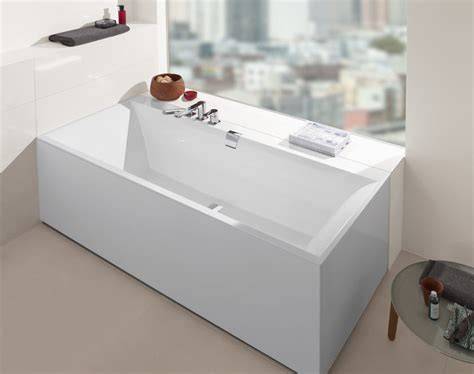 Inspiratiebeeld: Squaro Edge 12 inbouwbad met minimalistische overloopsleuf
