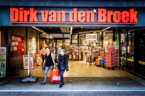 artistieke impressie van de nieuwe entree van de Dirk van den Broek supermarkt