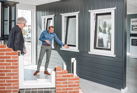 Showroom met diverse kunststof kozijnen, dakkapellen en deuren