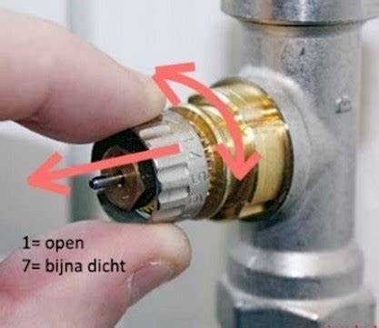 Afbeelding: Vastzittend ventiel en pinnetje in een radiatorkraan