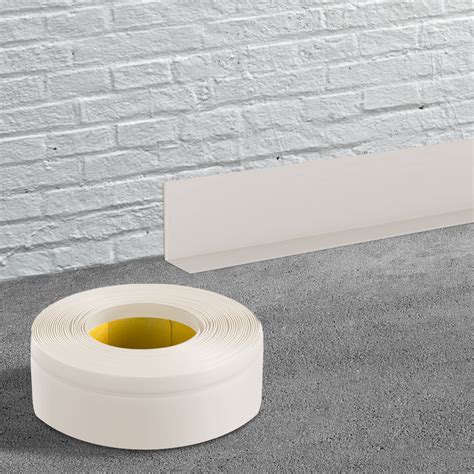 Voorbeeld van een ruimte met de Imola / Sepang W-PVC plint, die de overgang van vloer naar wand benadrukt