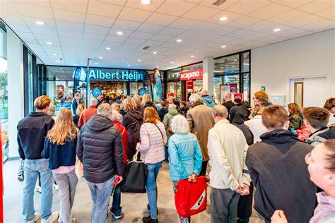 Foto: Opening en drukte bij het vernieuwde winkelcentrum 't Plateau