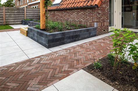 Infographic over soorten bestrating (natuursteen, beton, keramiek, gebakken klinkers)