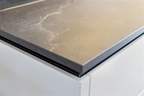 Onderhoudstips per materiaal: RVS, composiet, keramiek, graniet, kunststof