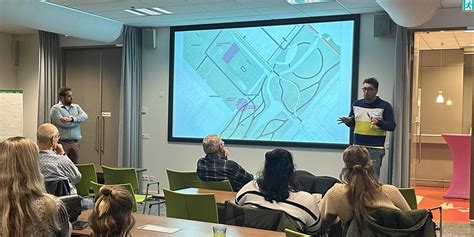Foto: bijeenkomst van belanghebbenden tijdens presentatie voorlopige ontwerp
