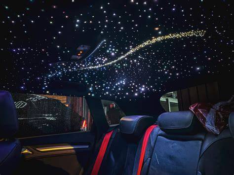 Foto: Voorbeeld sterrenhemel in een middelgrote auto met meerdere kleuropties