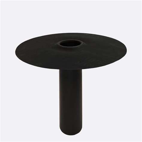 Diagram dat de werking van een onderuitloop en een zijuitloop op een plat dak illustreert.