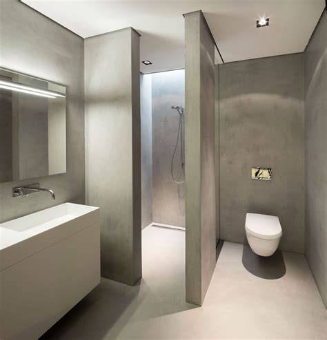 afbeelding: moderne badkamer met inloopdouche en strakke glazen wanden