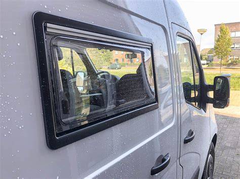 Foto: Camper ramen inbouwen proces