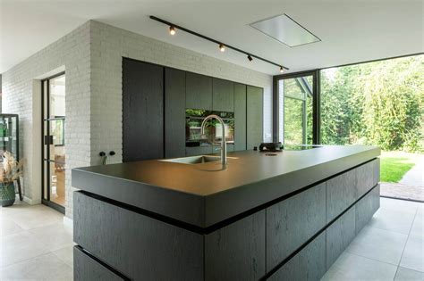 Voorbeelden van smalle, stijlvolle radiatoren in moderne keukens