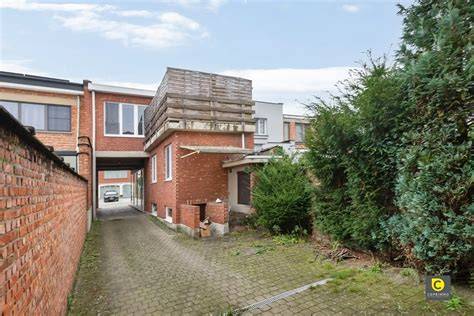 Showroom in Gouderak met 1000 m²: verschillende Douglas kapschuuropties