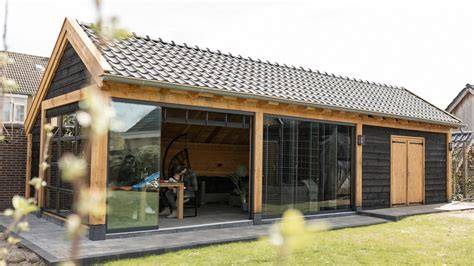 Drentse kapschuur en moderne varianten in de showroom