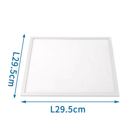 Verschillende maten LED panelen, waaronder 30x60 cm, naast elkaar geplaatst om de variëteit te tonen.