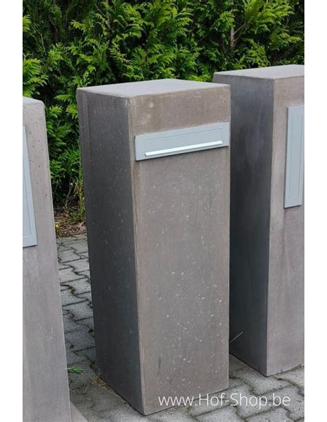 Foto: Colomn Betongrijs betonnen brievenbus